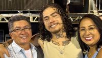 Pai de Whindersson desabafa após internação do filho: “Você é muito jovem"
