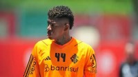 "Pouco me importa", diz zagueiro do Inter após demissão de técnico de rival