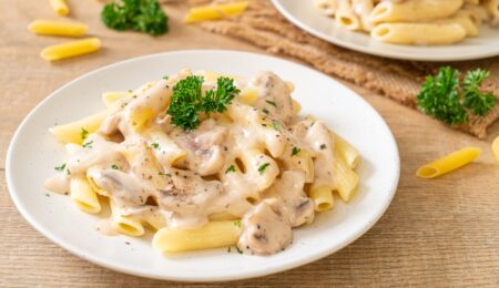 Aprenda a Fazer Macarrão com Molho Branco Cremoso em Casa
